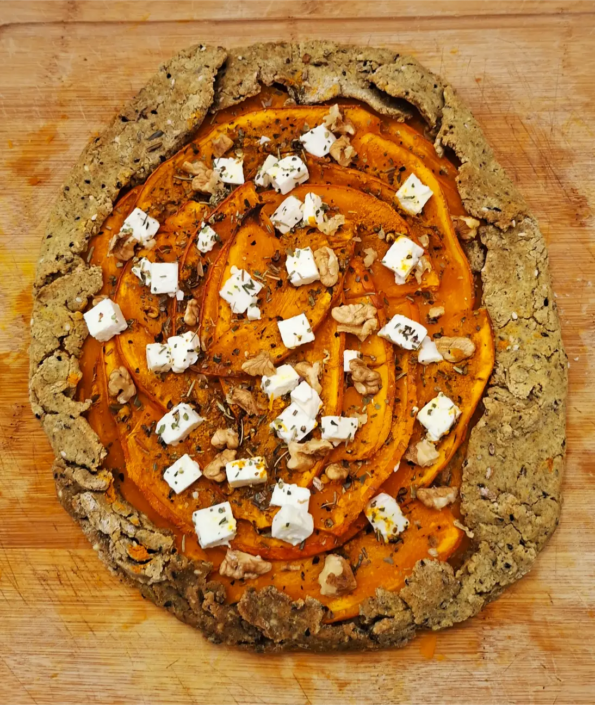 Tarte végétarienne à la courge, noix et feta avec pâte maison